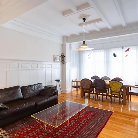 Housingleon Gaudi 莱昂