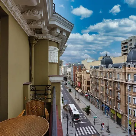 Housingleon Gaudi *